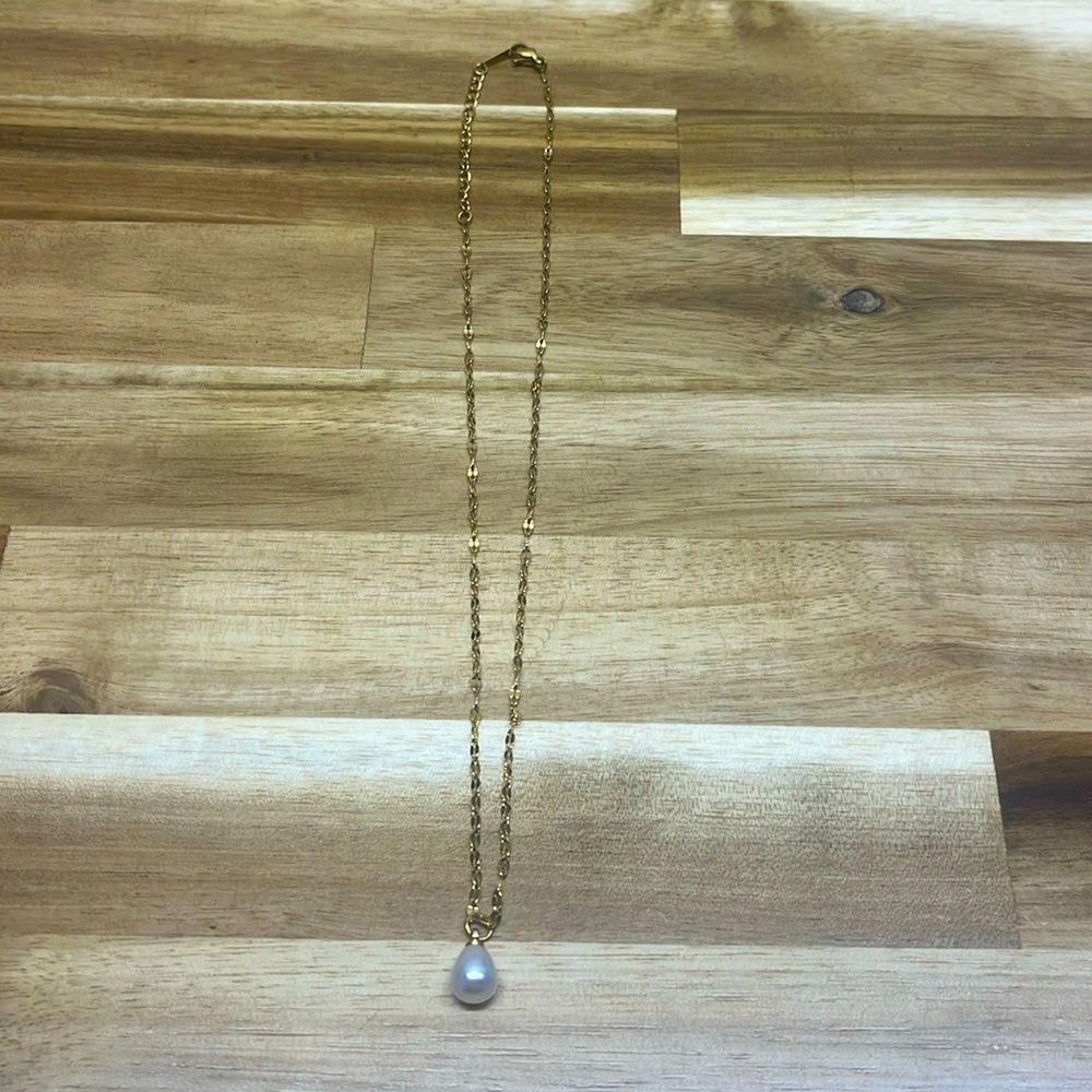 gold necklace with single pearl drop charm
